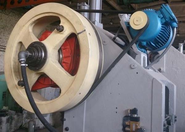 КД2124 Загальний вигляд  кривошипного открытого ненаклоняемого пресса